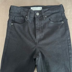 Black Jeans w/ Ripped Knee